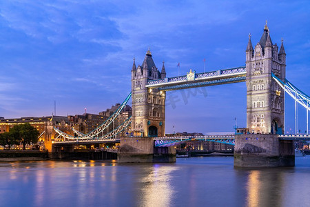 伦敦塔桥日落黄昏，伦敦英国。