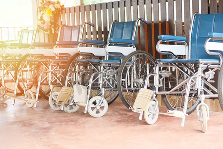轮椅在医院/轮椅等待病人服务残疾车辆