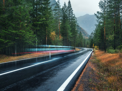 林地摄影照片_模糊、运动、车辆、道路