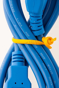通信总线摄影照片_蓝色USB电缆的特写视图