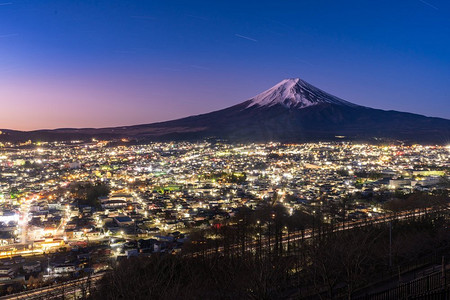 富士摄影照片_富士山和富士吉田镇日出