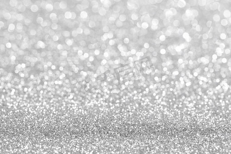 闪亮的银bokeh闪光灯抽象背景，圣诞节新年聚会庆祝概念。闪亮的银光背景