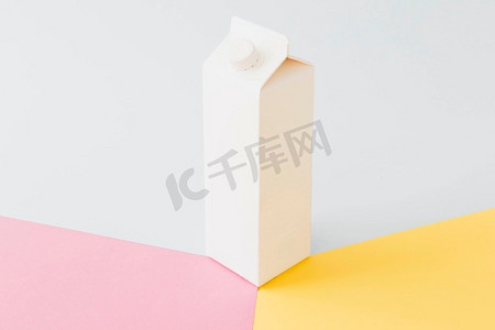 白纸盒牛奶包装光亮板