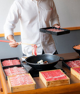 寿司食物摄影照片_日本和牛寿司烧套餐