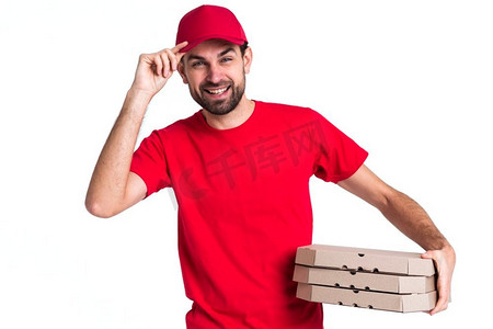 快递员拿着堆披萨盒他的帽子