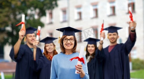 老年、毕业生、学生、教育