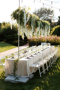婚宴设计元素摄影照片_花园里的婚宴具有装饰元素，大气的装饰