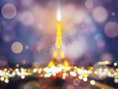 模糊的散焦夜景和埃菲尔铁塔剪影闪耀在巴黎与散焦散景和五颜六色的灯光。浪漫的象征背景