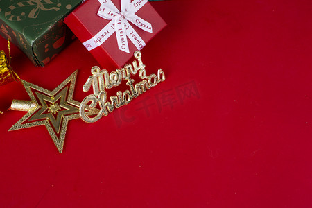 字母牌送礼圣诞节平安夜红底图蝴蝶结金色礼物纯色星星