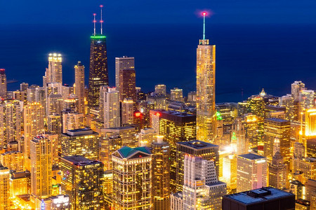 诺威摄影照片_日落鸟瞰图芝加哥地平线大厦和密歇根湖在芝加哥市中心在芝加哥伊利诺伊州芝加哥市美国。