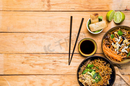 筷子春卷面条酱筷子木桌