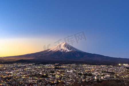 富士山和富士吉田町日出