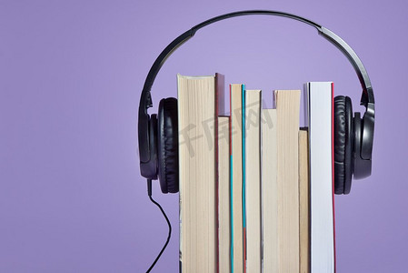 有声书概念与书籍和耳机