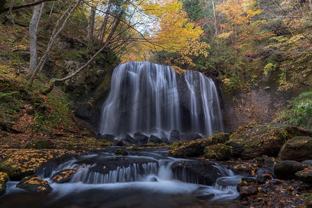 福龙贺春摄影照片_Tatsuzawafudo瀑布秋天在福岛