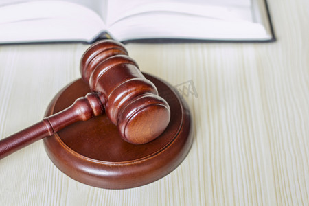 法律咨询法规法官锤摆拍