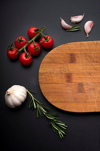 木砧板健康成分烹饪黑色背景