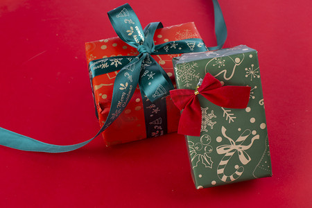 圣诞节红底图纯色绿色蝴蝶结玩具送礼红色礼物