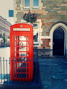 英国北安普顿，英国，英国，传统的红色电话亭。