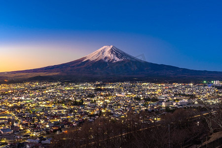 富士山和富士吉田町日出