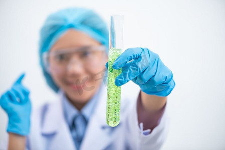 实验室生物燃料研究过程，可再生能源实验室中的微藻光生物反应器替代能源创新