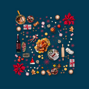 各种圣诞食品和圣诞晚餐的红色装饰。组成图案在深蓝色背景，顶视图