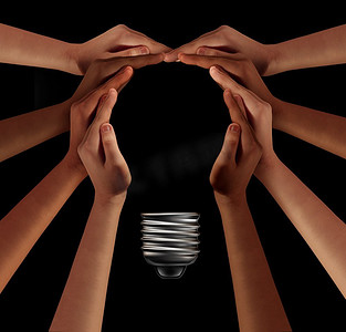 团队合作是一个多元化的群体,他们携手组成一个鼓舞人心的灯泡的形状