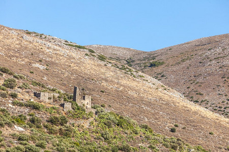 希腊马尼半岛。传统风格的石塔楼。拉科尼亚·伯罗奔尼撒，欧洲。希腊马尼岛上的一座石制老塔楼。