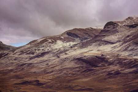 爬雪山摄影照片_风景雪山高山在安第斯山脉，附近的瓦拉斯，秘鲁