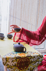 中国风红色汉服喝茶茶具场景女子
