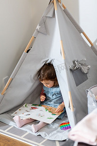  婴儿，帐篷，书，照片