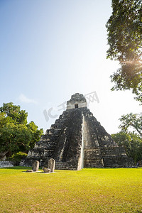 中美洲危地马拉提卡尔国家公园著名的古代玛雅寺庙