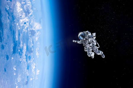 太空中的宇航员。这张照片由NASA提供。混合媒体。探索外太空。混合媒体