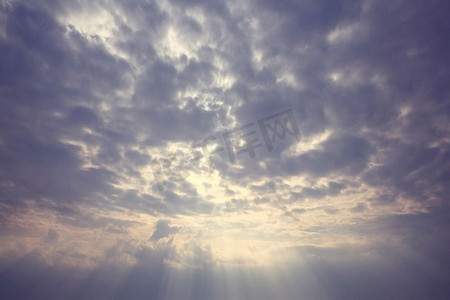 大气纹理摄影照片_灰蒙蒙的天空纹理云