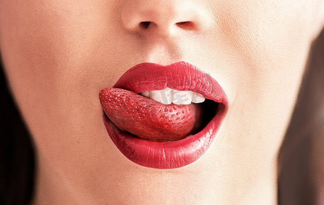 纯红色草莓舌头的概念形象