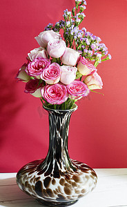 美丽的鲜花花束花瓶特写