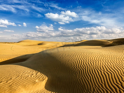 萨姆在塔尔沙漠的沙丘。印度拉贾斯坦邦。沙漠中的沙丘