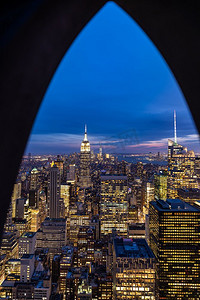 nyc摄影照片_纽约摩天大楼地平线建筑城市景观在日落在纽约市纽约美国。