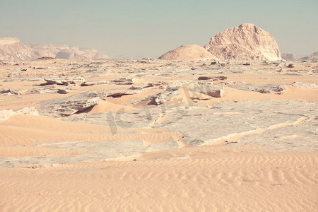 埃及人摄影照片_非洲埃及白色沙漠中美丽的白垩层