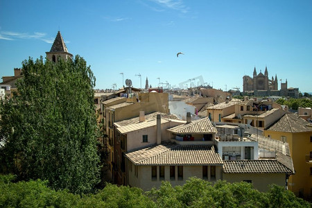 查看帕尔玛德马略卡岛古老的房屋和建筑。许多住宅居住在西班牙。旅行概念Palma de Mallorca查看景点