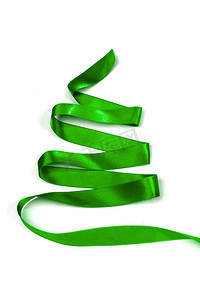 风格化的绿色丝带圣诞树孤立在白色背景