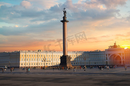 欧洲博物馆摄影照片_亚历山大柱在圣彼得堡皇宫广场中心