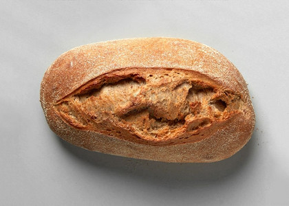 轻布摄影照片_新鲜玉米面包孤立在轻背景。新鲜玉米面包