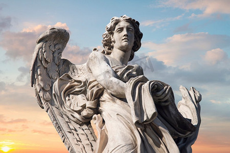 意大利雕塑摄影照片_圣天使桥上的雕像。罗马意大利