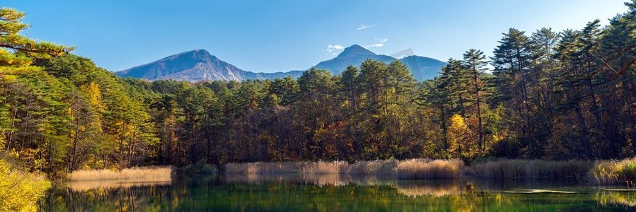全景Goshiki—numa Five Color Pond in Autumn，Urabandai，福岛，日本