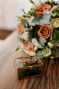 金典简约科幻图案摄影照片_金戒指是年轻夫妇的一种属性&S婚礼