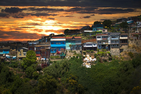 瓦尔帕莱索是智利的一个港口城市。