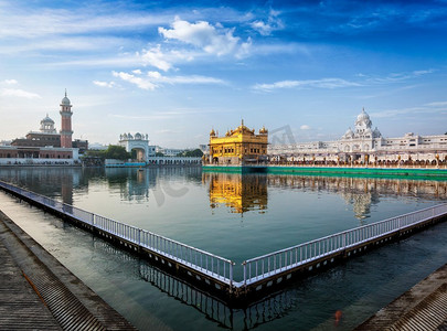 早上锡克古尔杜拉金庙(Harmandir Sahib)。旁遮普阿姆利则，印度。阿姆利则金庙