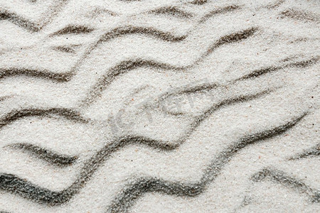 用波浪线封住沙子