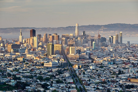 旧金山天际线视图从双峰，加利福尼亚州，美国