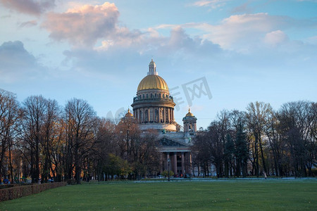 圣伊萨克大教堂；S大教堂。圣彼得堡最大的东正教教堂。